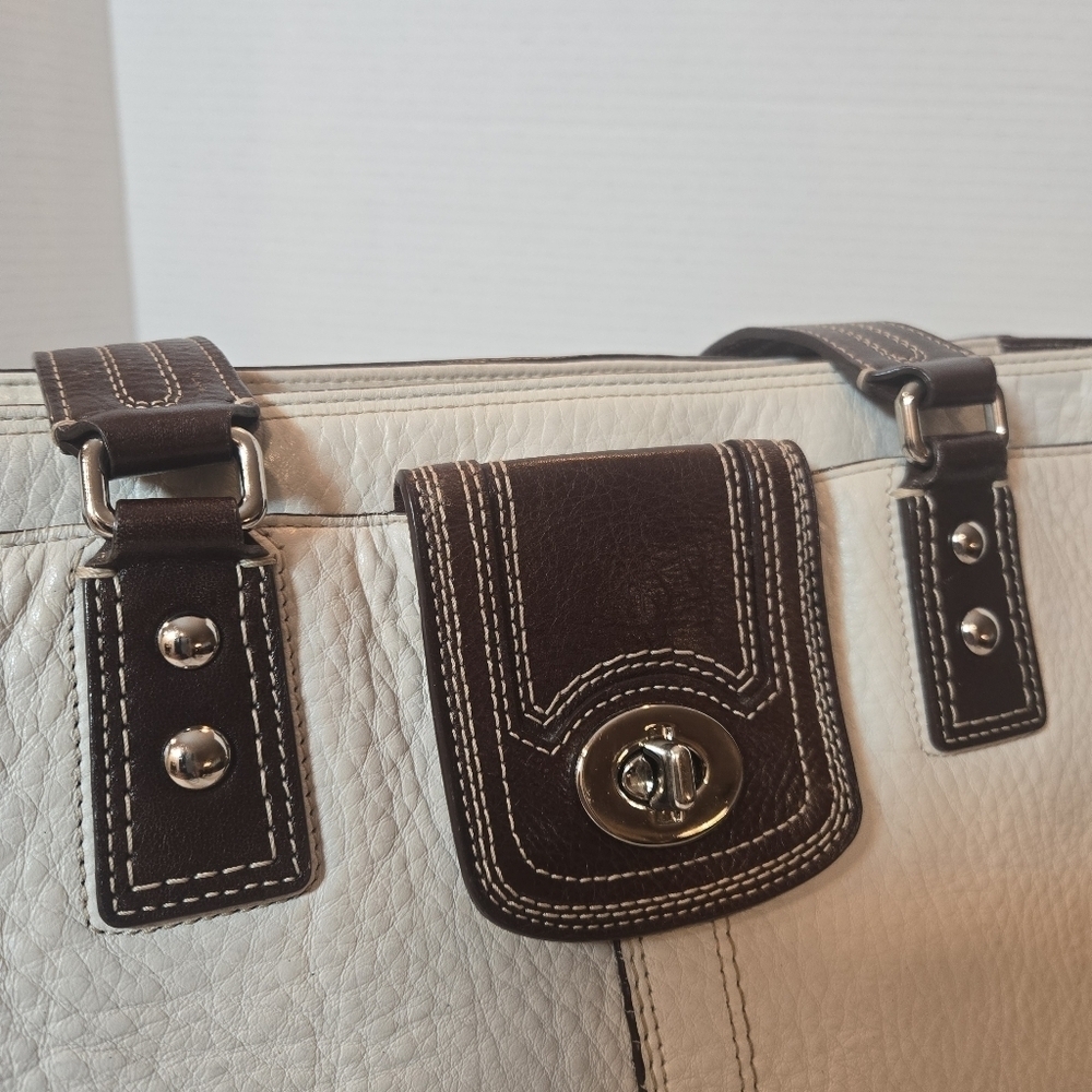 Coach Hamptom Pebbled Leather Turn Lock Sachel Tote Bag Brown Cream Medium 13960 - Picture 9 of 14